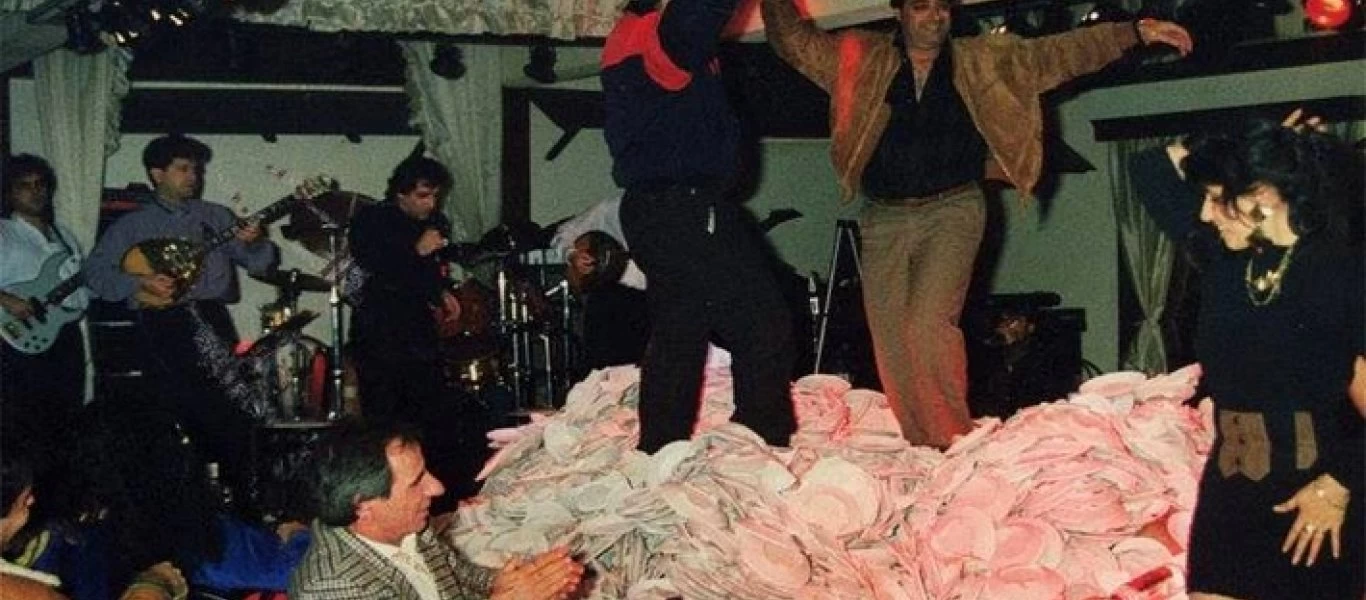 Τι συνέβη στα μπουζούκια την τελευταία βραδιά που απαγορεύτηκε το σπάσιμο πιάτων (βίντεο)